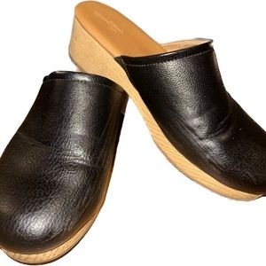 Black faux leather / wooden clogs - Size 11 women’s Universal Thread